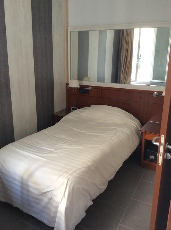 Hotel Paname Клиши Стая снимка